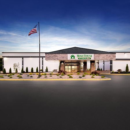Hometowne Studios By Red Roof & Conference Center Cortland Exterior foto